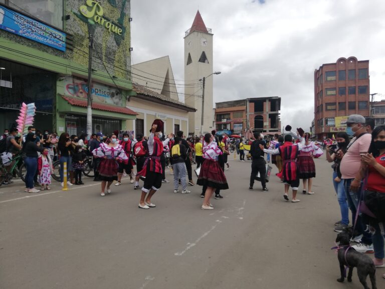 La actividad finalizó en el Parque Principal