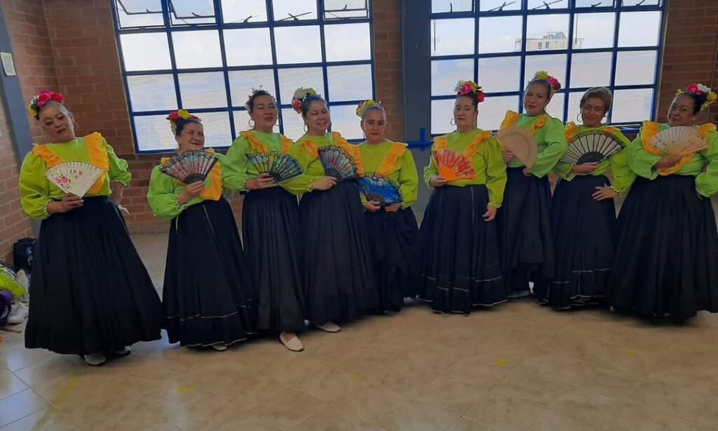 Diversas danzas de diferentes regiones y épocas incluyen las presentaciones de la agrupación folclórica.

Fotografía cortesía de Quimbayo Danzas