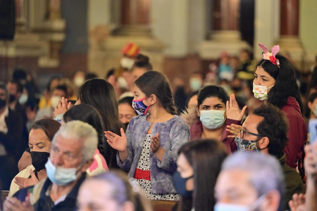 En aforo controlado grandes y chicos pudieron compartir el primer día de la Novena de Aguinaldos