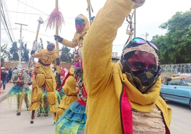 Devastadores y dadoras de vida: Huellas Festivas