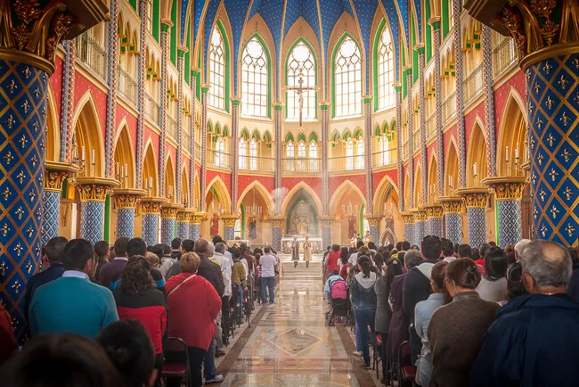 Celebraciones litúrgicas multitudinarias. Imagen: página Caballeros de la Virgen
