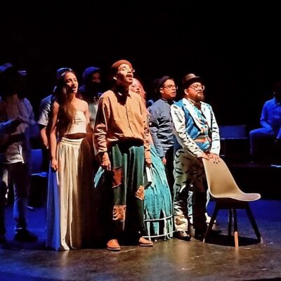 La puesta en escena se construyó como una travesía sensible en la que confluyeron textos nacidos desde la poesía, la introspección y las memorias personales. Imagen: Cortesía.