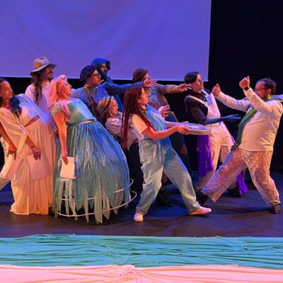 La puesta en escena se construyó como una travesía sensible en la que confluyeron textos nacidos desde la poesía, la introspección y las memorias personales. Imagen: Cortesía.